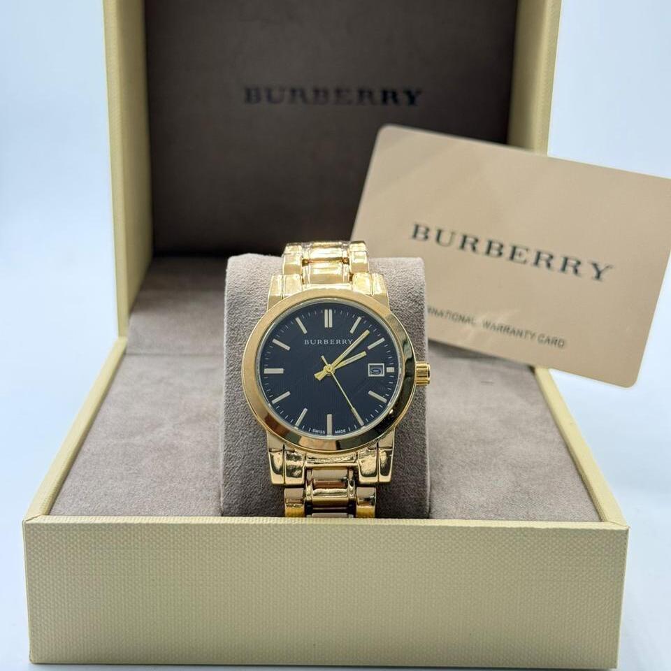 ساعة بربري فاخرة بمينا سوداء كلاسيكية (Burberry).