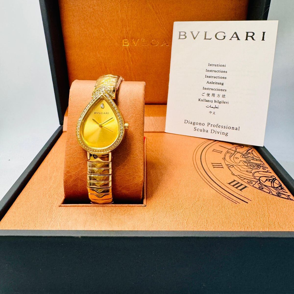 ساعة بولغاري (بولغاري) نجمة ذهبية فاخرة دمعة مرصعة بالكريستال ومينا ذهبية