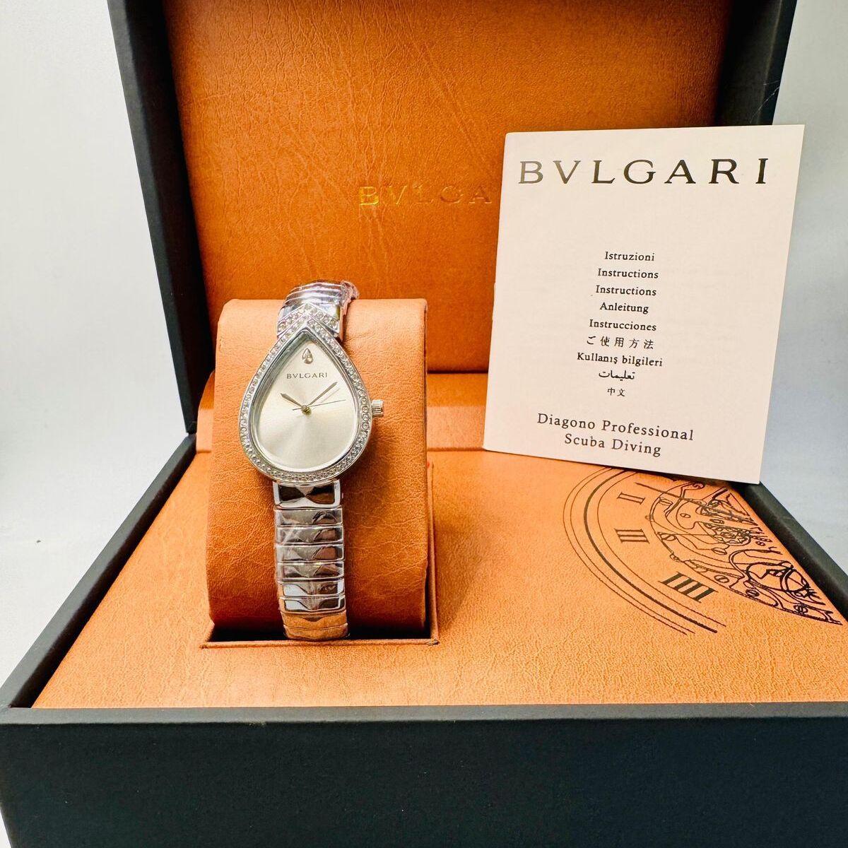 ساعة بولغاري (بولغاري) فاخرة للسيدات دمعة فضية اللون مرصعة بالكريستال