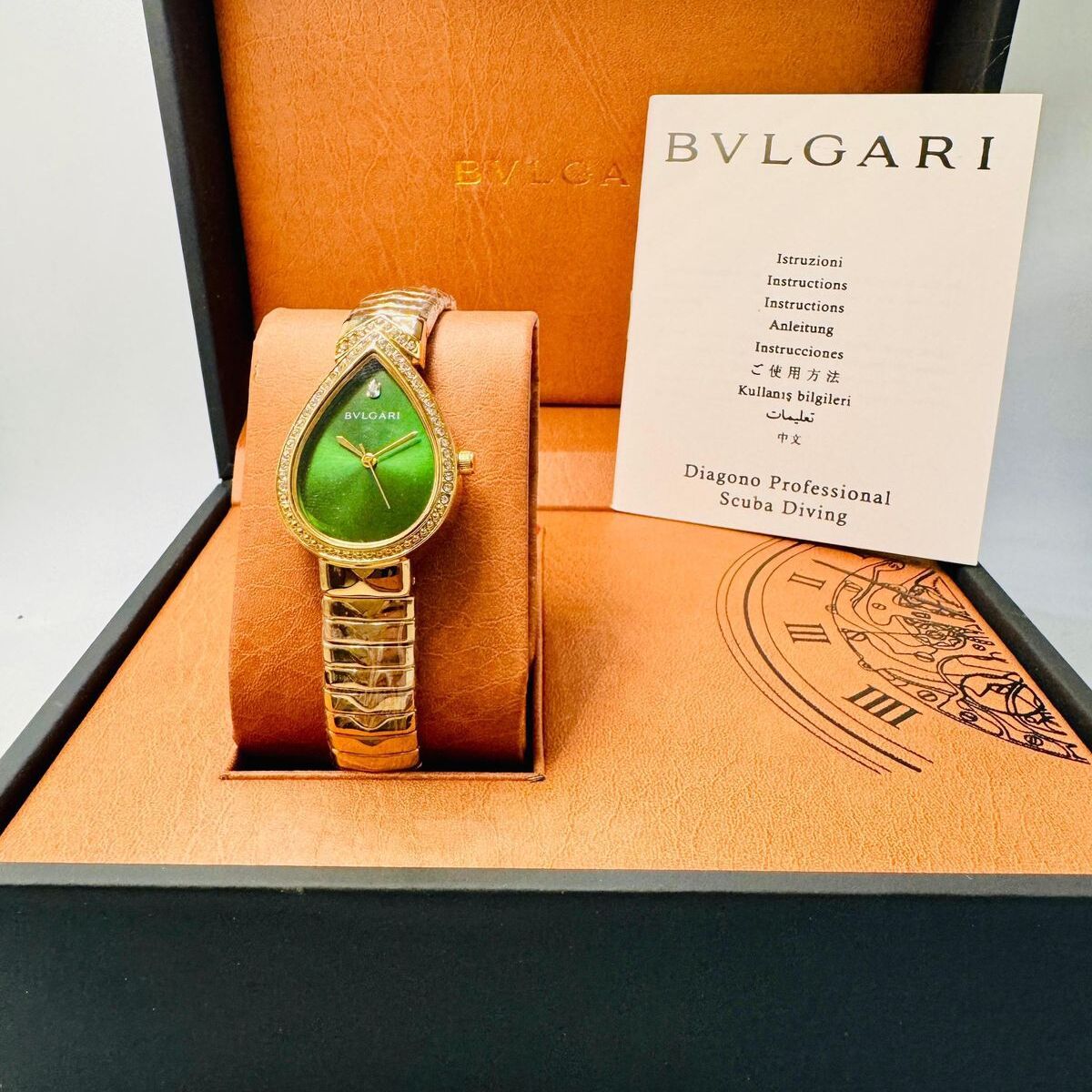 ساعة بولغاري (بولغاري) نسائية فاخرة دمعة روز قولد مرصعة بالكريستال ومينا أخضر زمردي